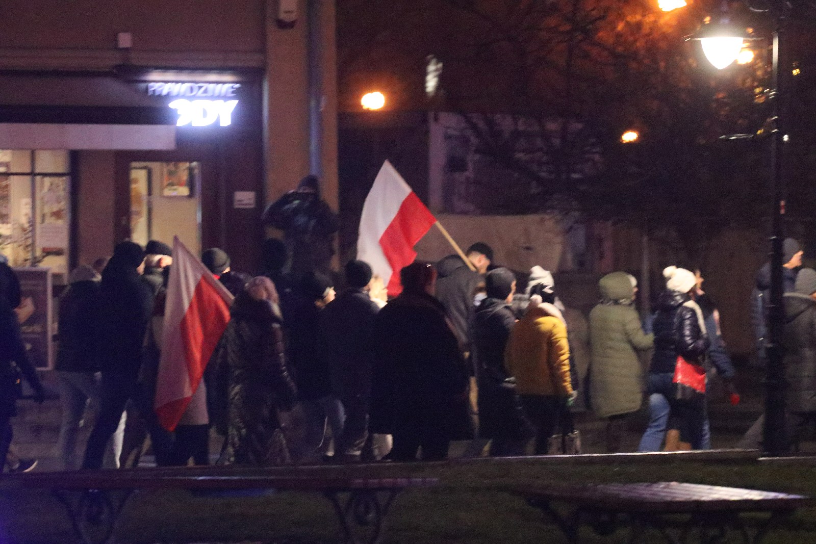 Dwieście osób demonstrowało przeciw „segregacji sanitarnej”