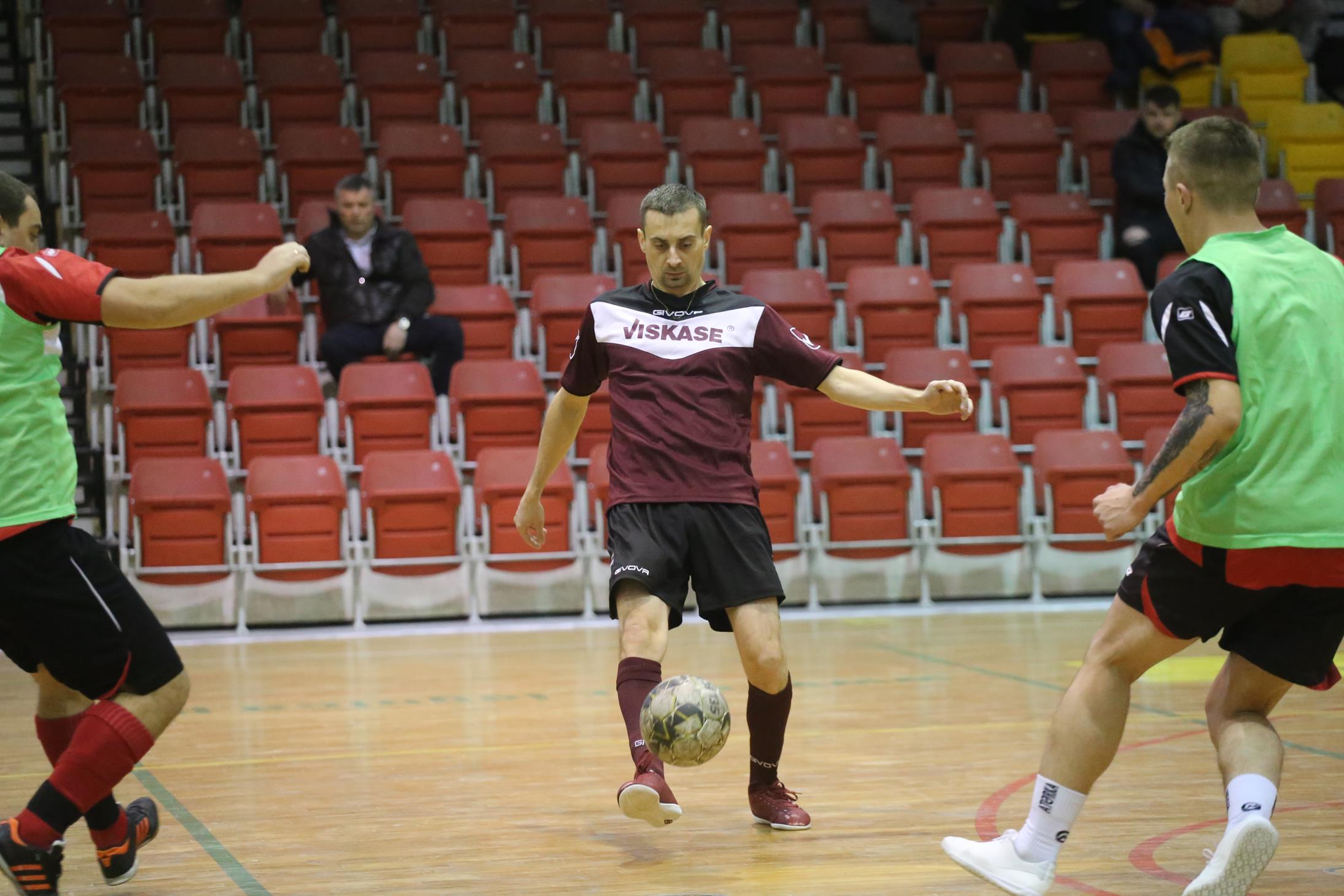Legnicka Liga Halowa: Łobodziński i spółka pokonali mistrza