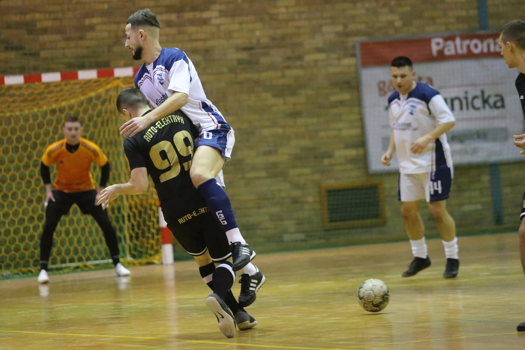 Legnicka Liga Halowa: Łobodziński i spółka pokonali mistrza