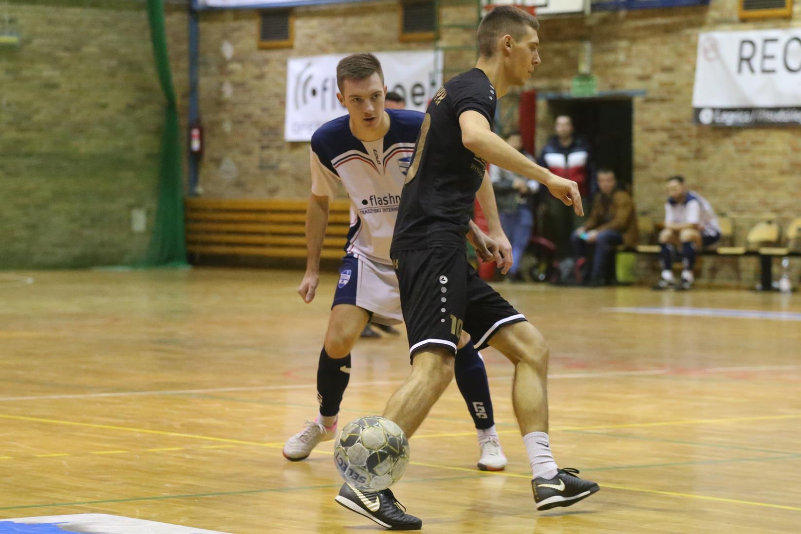 Legnicka Liga Halowa: Łobodziński i spółka pokonali mistrza