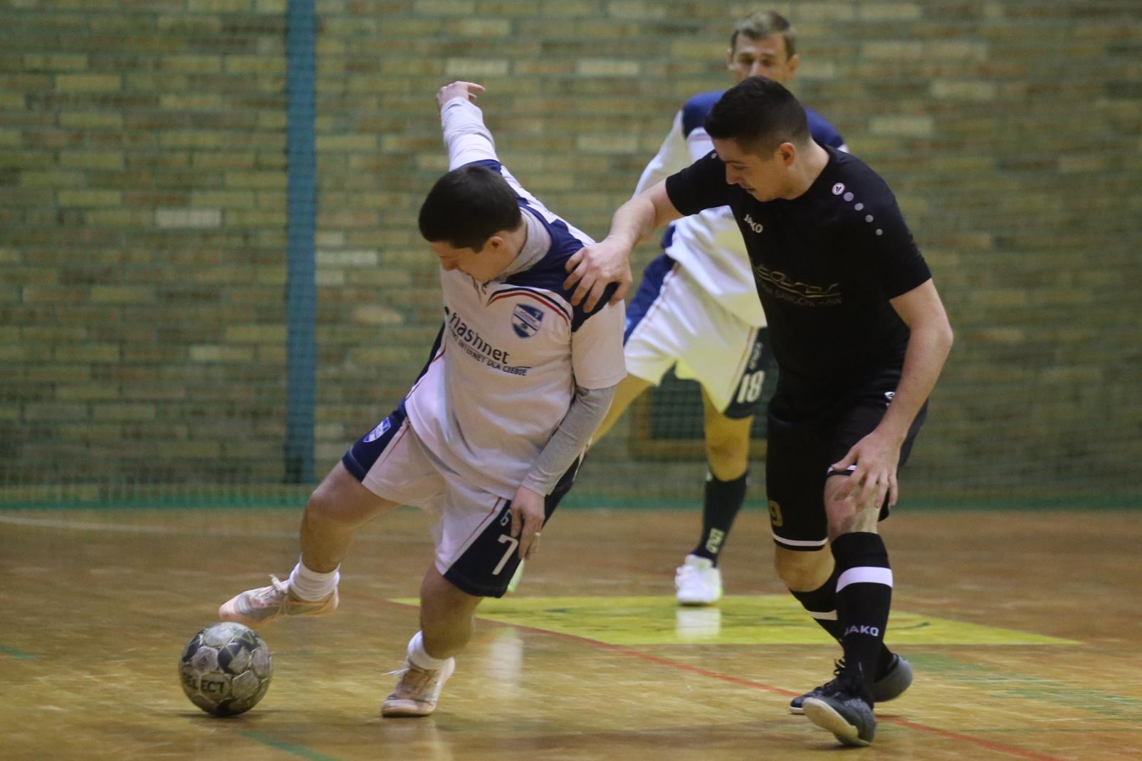 Legnicka Liga Halowa: Łobodziński i spółka pokonali mistrza