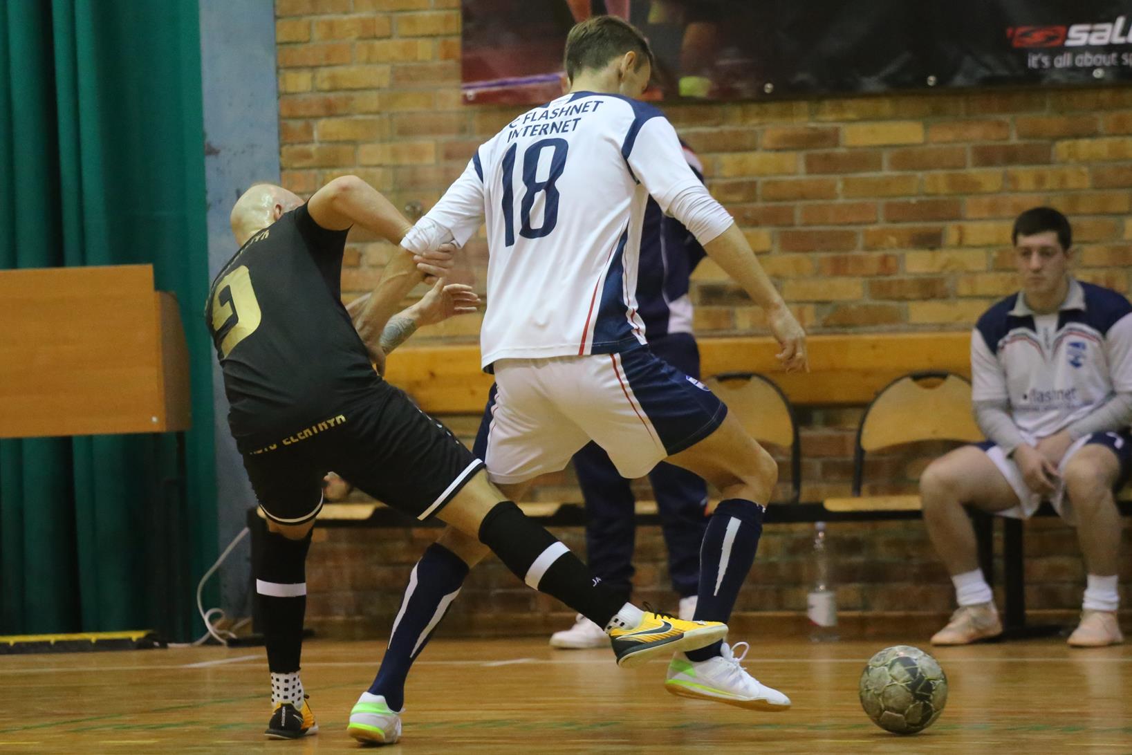 Legnicka Liga Halowa: Łobodziński i spółka pokonali mistrza