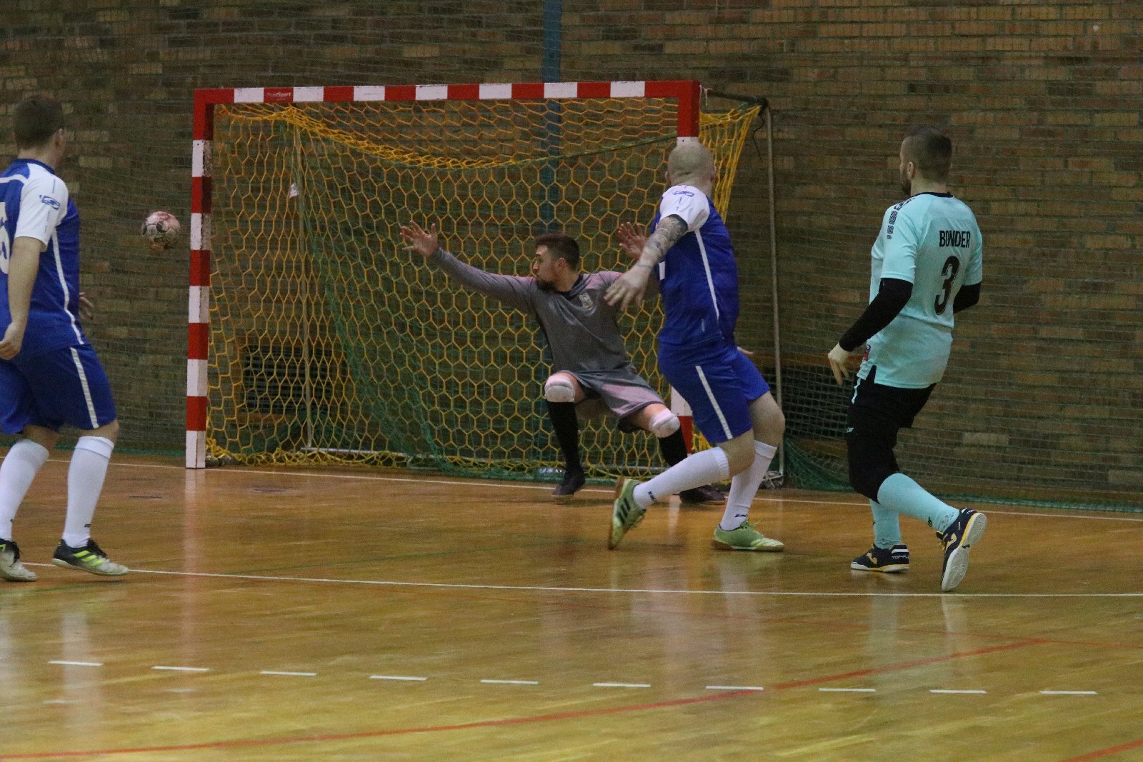 Legnicka Liga Halowa: Łobodziński i spółka pokonali mistrza