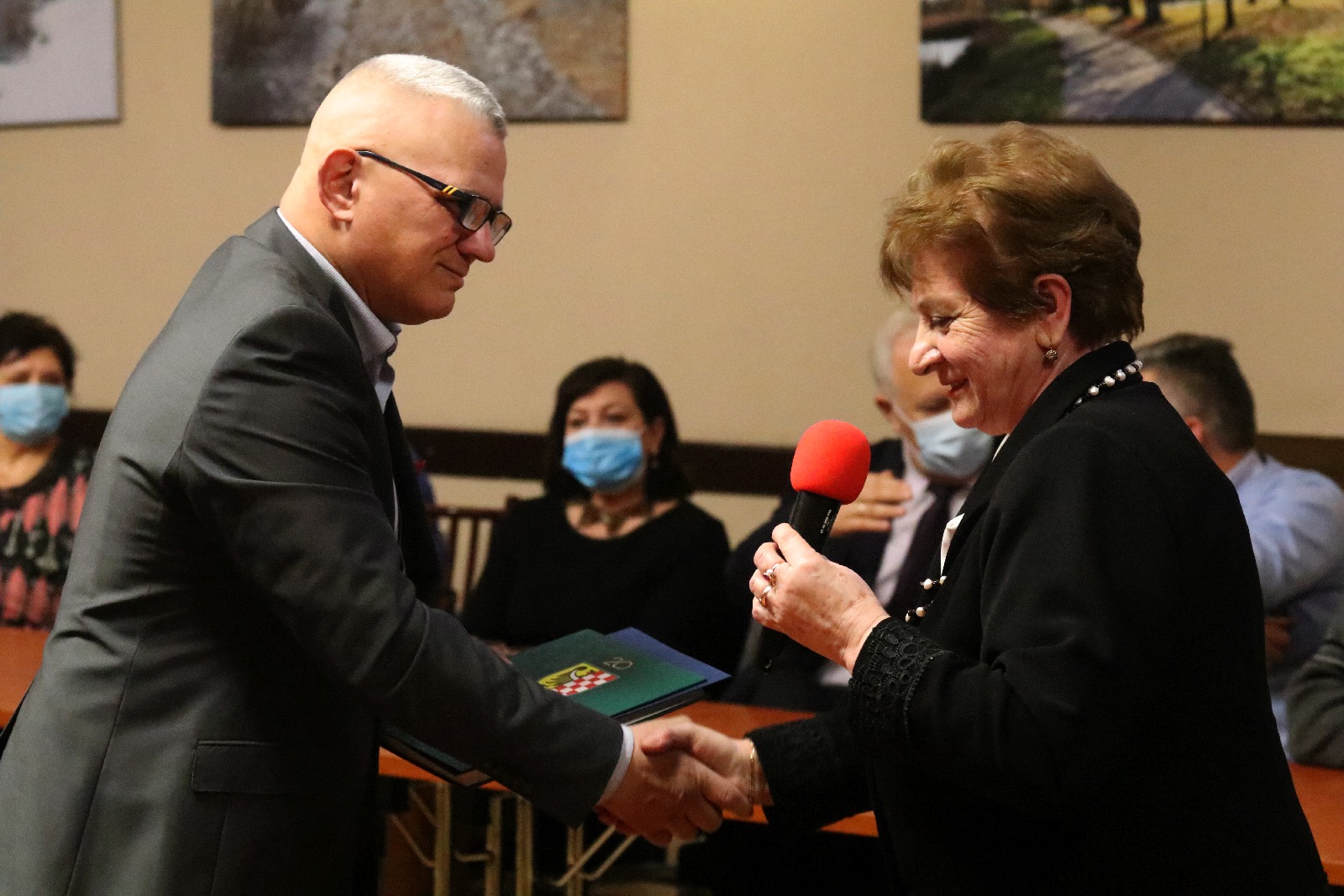 Uroczysta sesja w Kunicach. Józef Pieróg złożył ślubowanie