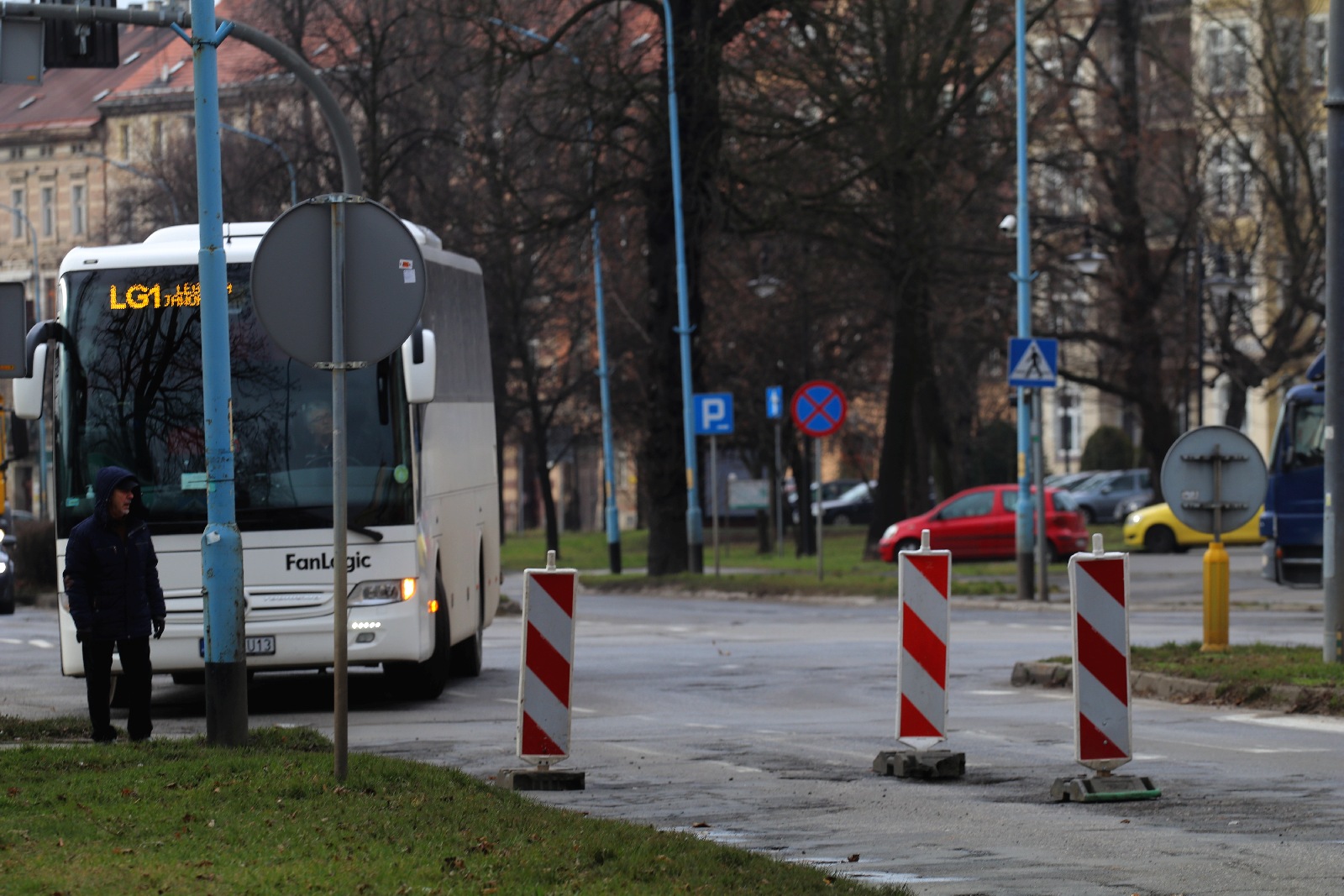 Slalom na Pocztowej. Dziura na dziurze