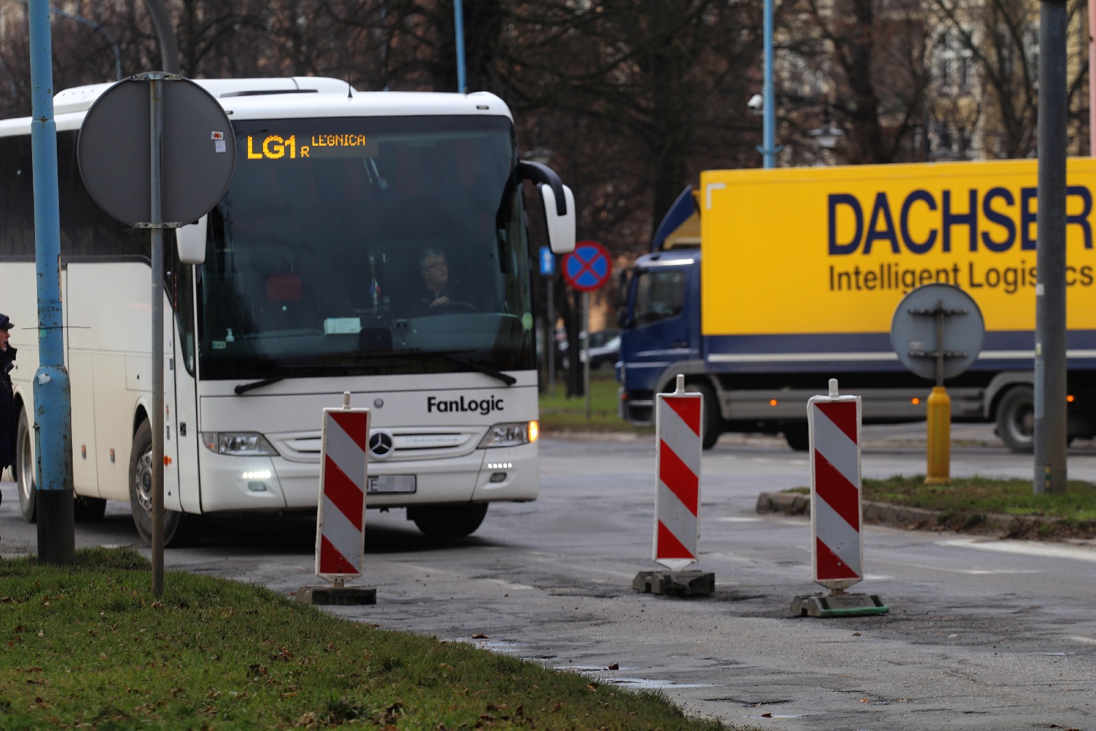 Slalom na Pocztowej. Dziura na dziurze