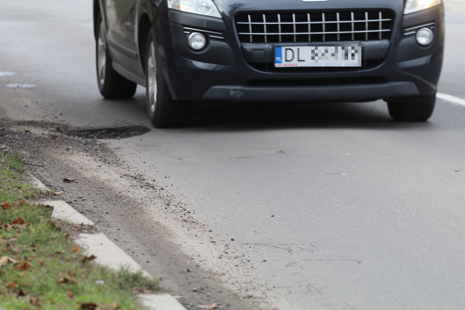 Slalom na Pocztowej. Dziura na dziurze