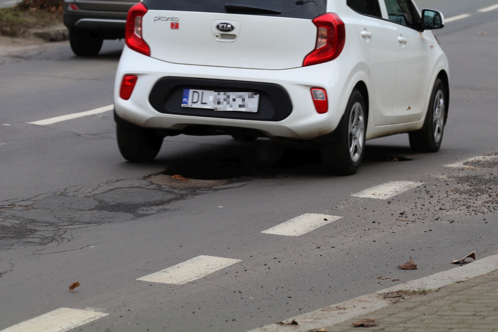 Slalom na Pocztowej. Dziura na dziurze
