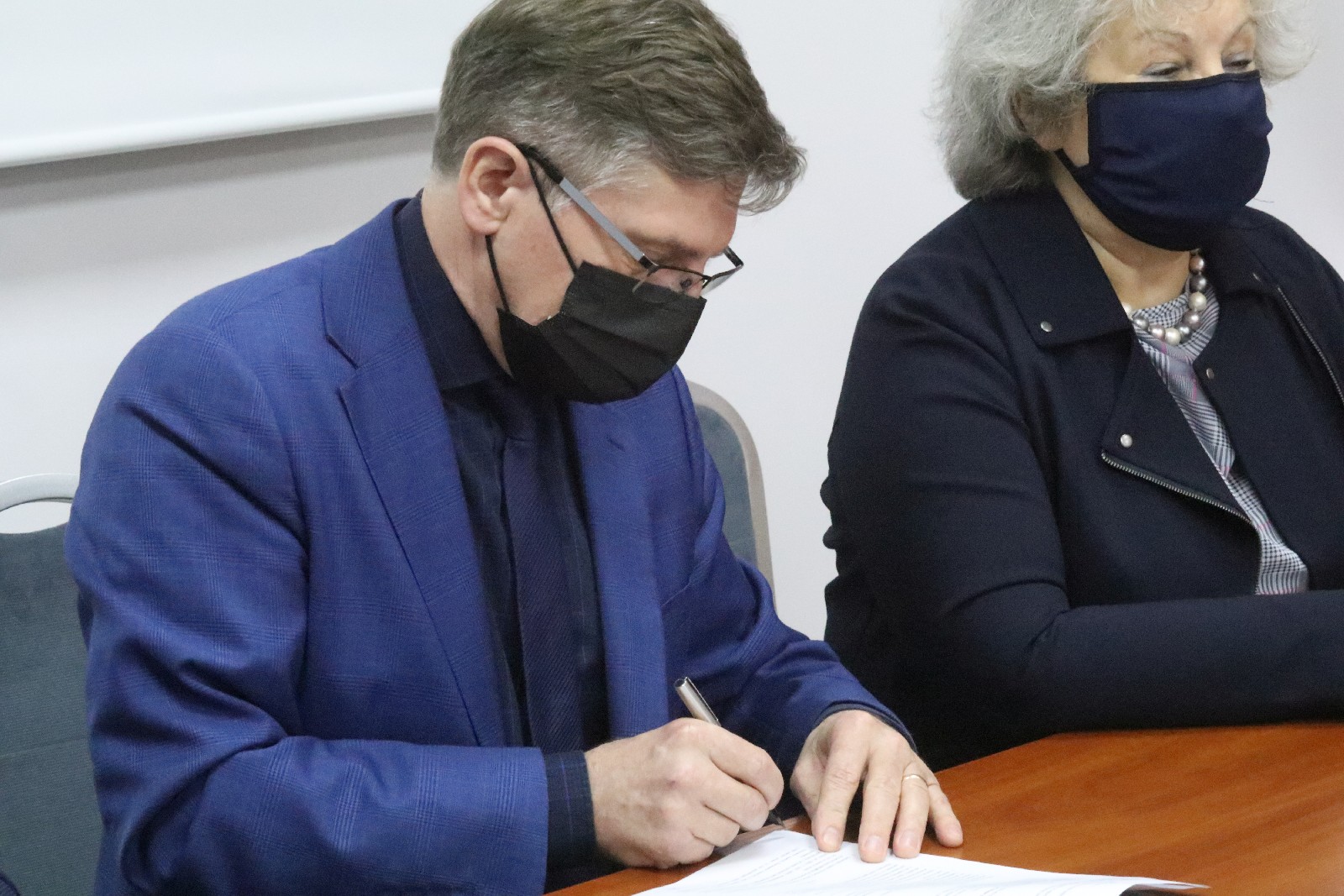 Umowa na przebudowę drogi Szczedrzykowice-Dąbie już podpisana