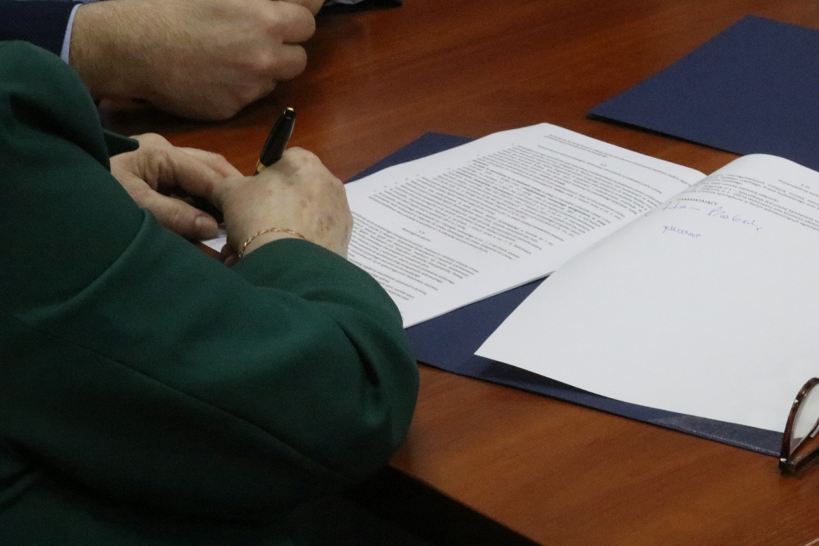 Umowa na przebudowę drogi Szczedrzykowice-Dąbie już podpisana