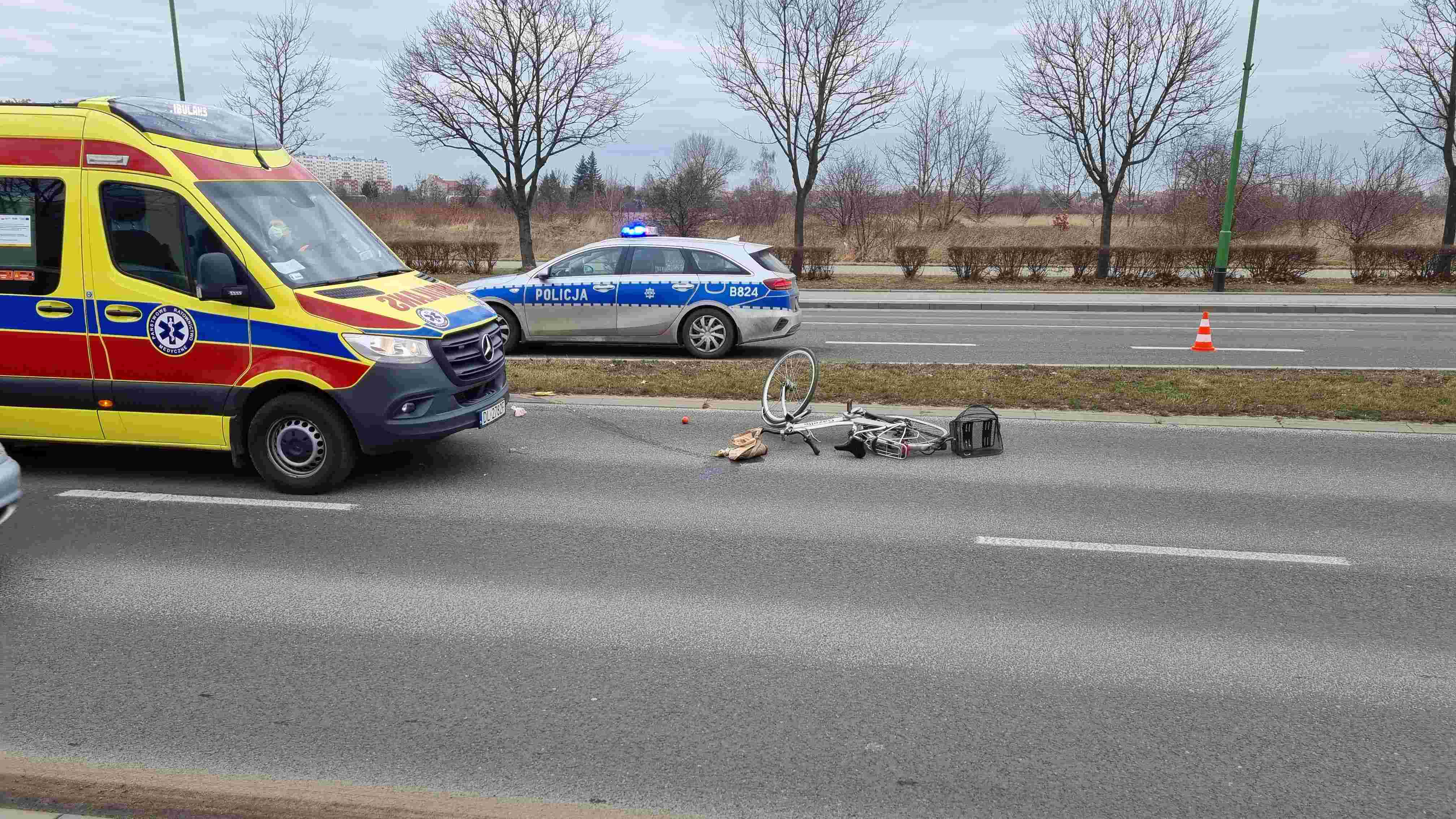 Potrącenie rowerzysty na Piłsudskiego. Rowerzysta ciężko ranny