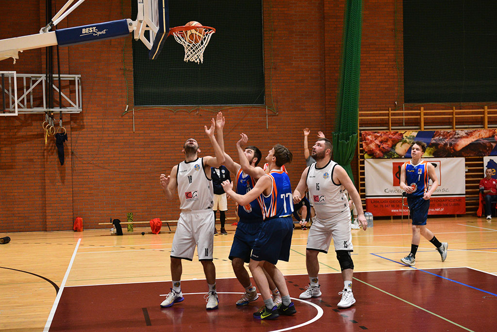 Basket Legnica zdecydowanie wygrywa z UKS SMS Karpacz