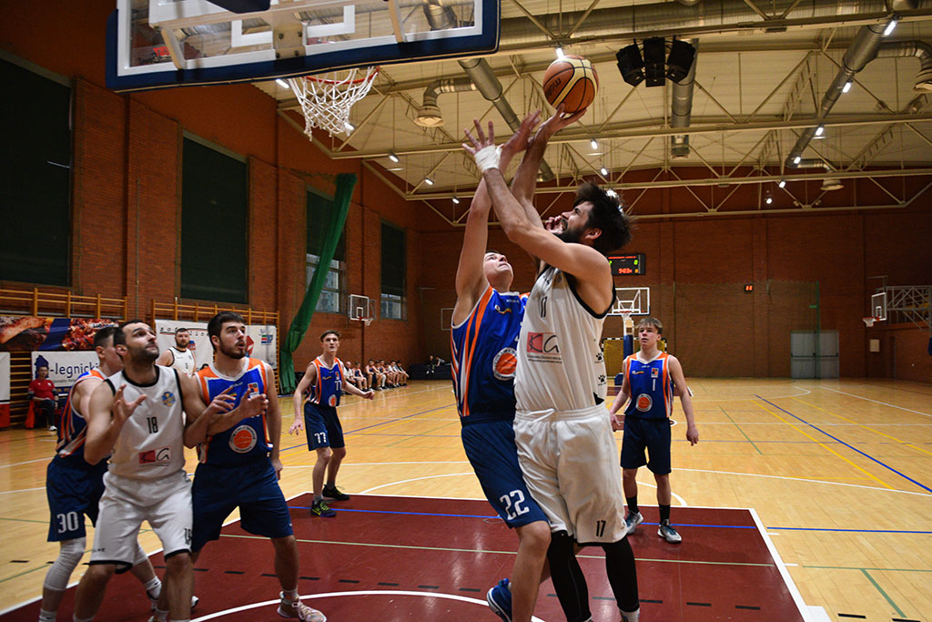 Basket Legnica zdecydowanie wygrywa z UKS SMS Karpacz