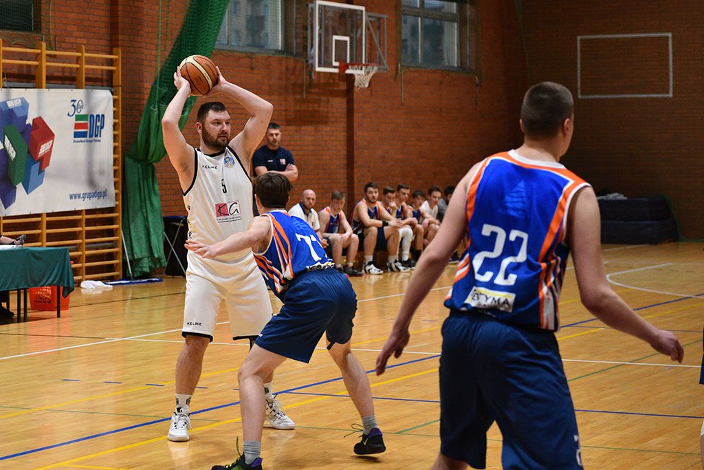 Basket Legnica zdecydowanie wygrywa z UKS SMS Karpacz
