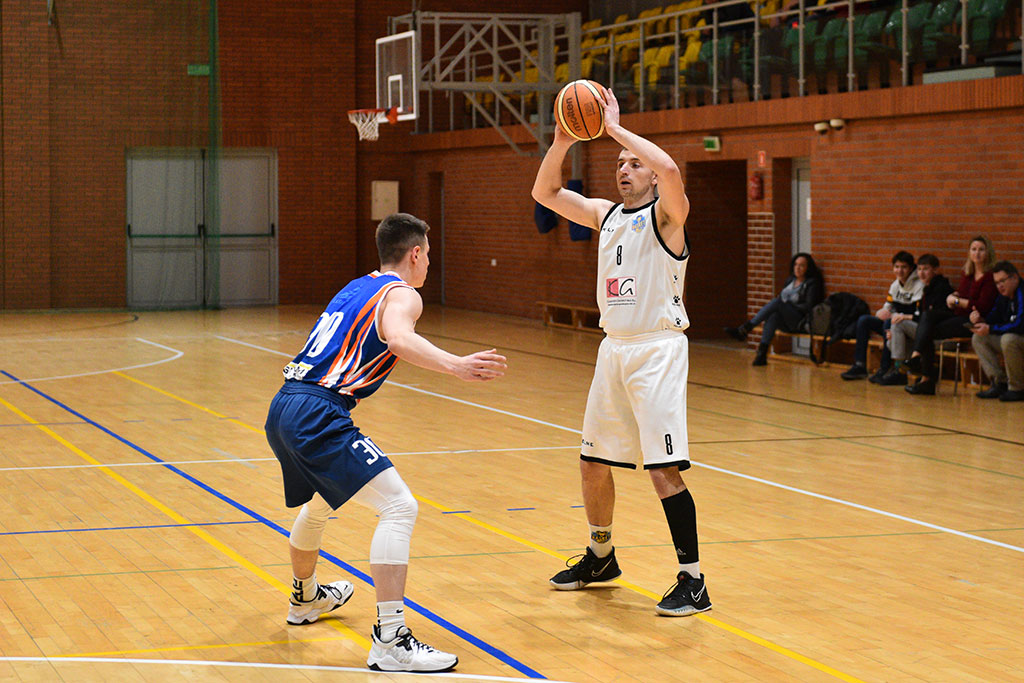 Basket Legnica zdecydowanie wygrywa z UKS SMS Karpacz