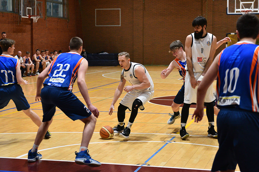 Basket Legnica zdecydowanie wygrywa z UKS SMS Karpacz