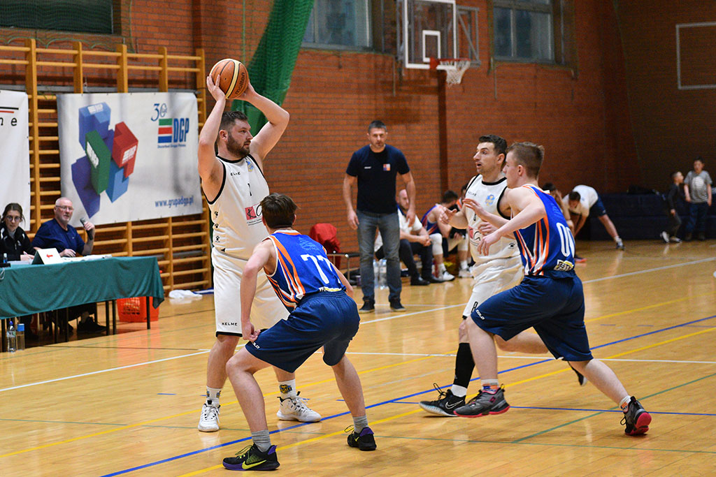 Basket Legnica zdecydowanie wygrywa z UKS SMS Karpacz