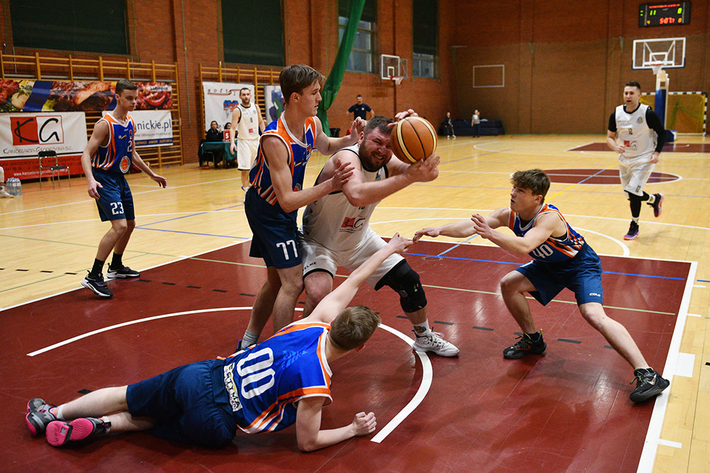 Basket Legnica zdecydowanie wygrywa z UKS SMS Karpacz
