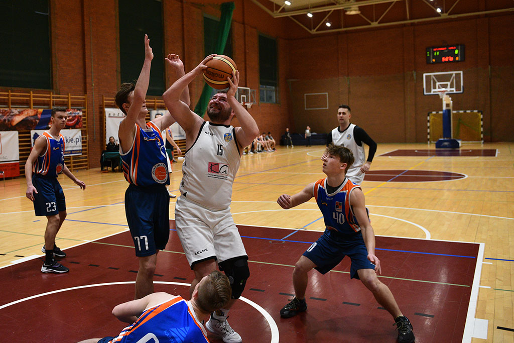 Basket Legnica zdecydowanie wygrywa z UKS SMS Karpacz