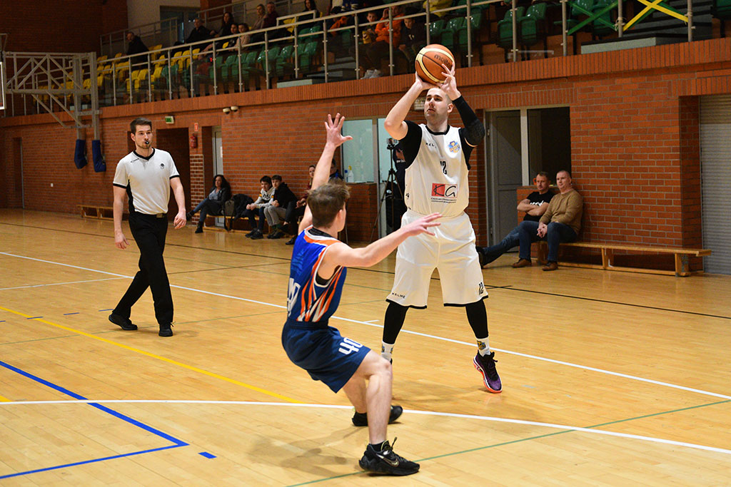 Basket Legnica zdecydowanie wygrywa z UKS SMS Karpacz