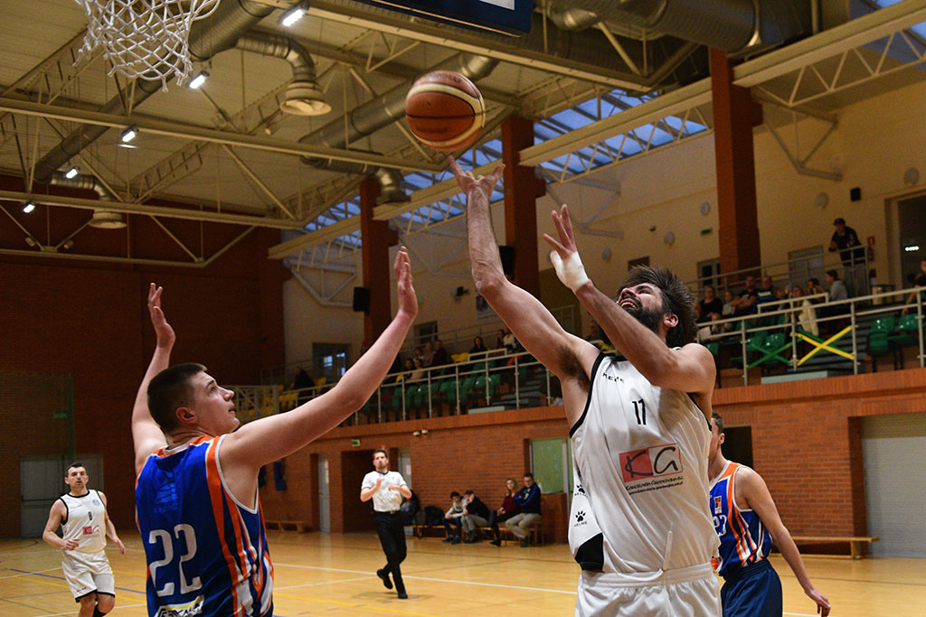 Basket Legnica zdecydowanie wygrywa z UKS SMS Karpacz