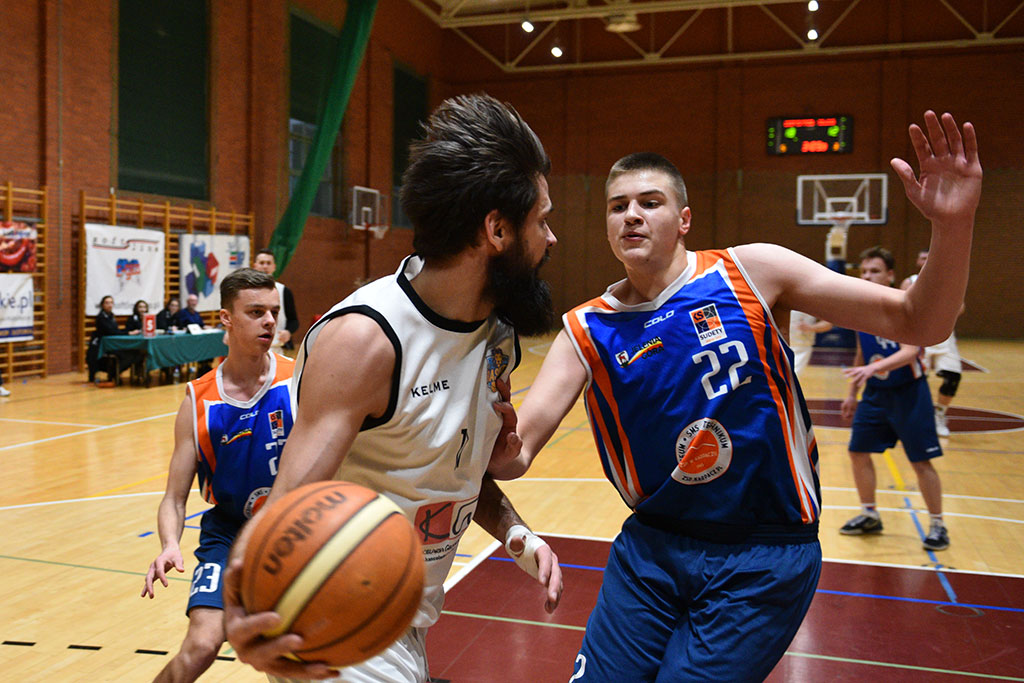 Basket Legnica zdecydowanie wygrywa z UKS SMS Karpacz