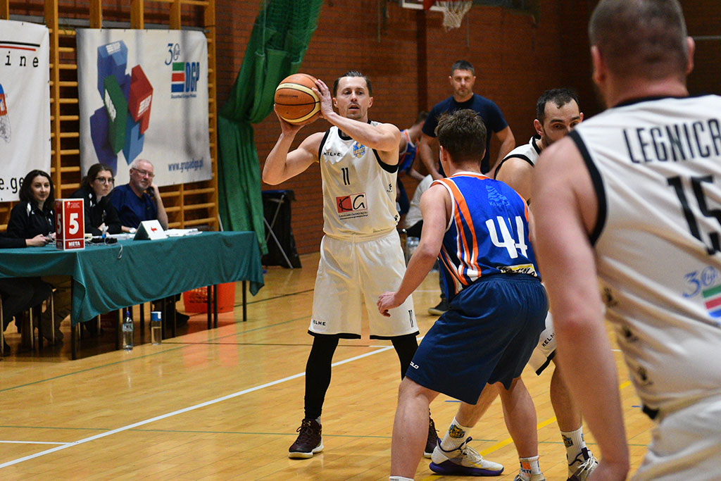 Basket Legnica zdecydowanie wygrywa z UKS SMS Karpacz