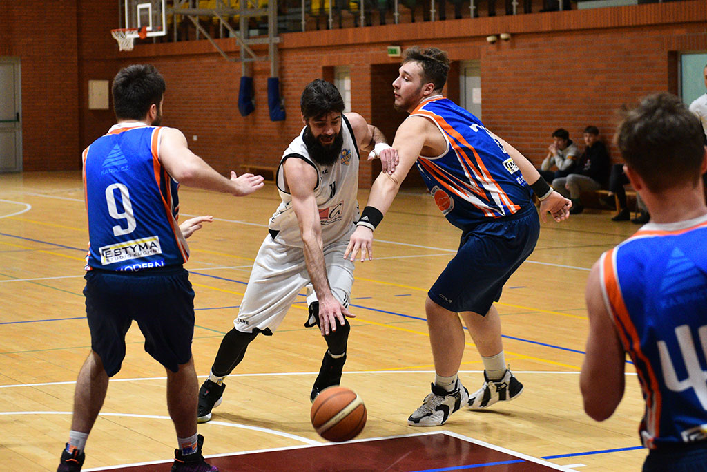 Basket Legnica zdecydowanie wygrywa z UKS SMS Karpacz