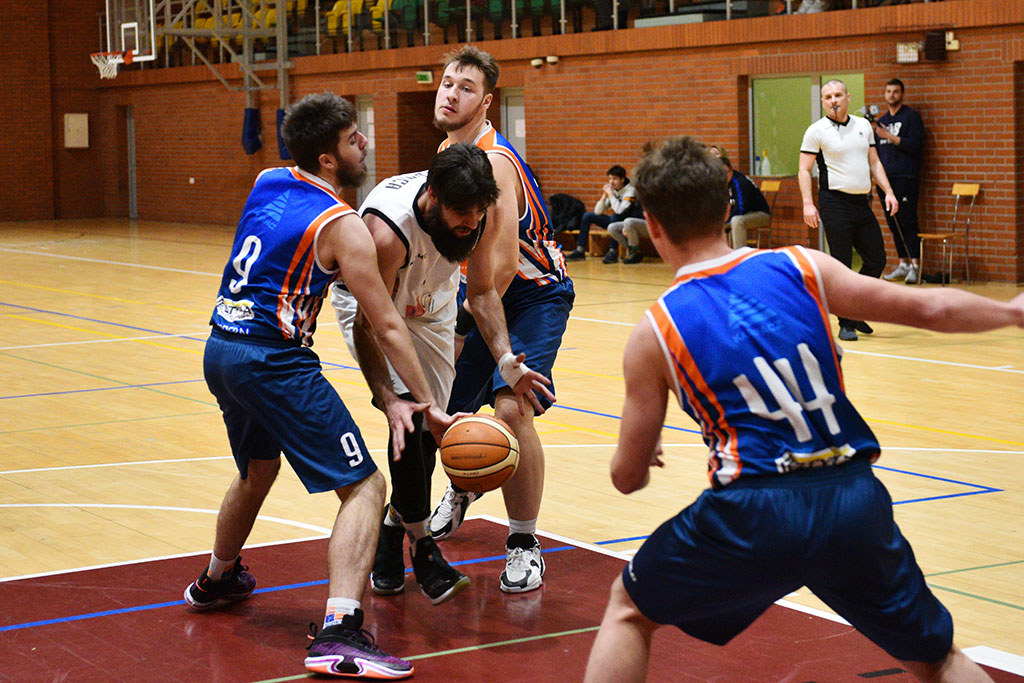 Basket Legnica zdecydowanie wygrywa z UKS SMS Karpacz