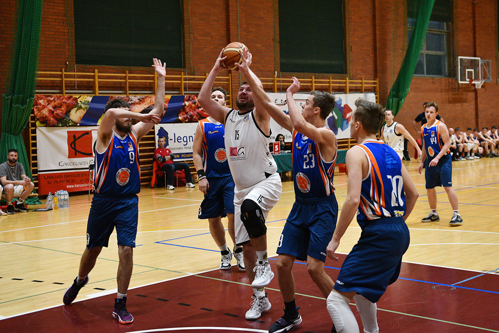 Basket Legnica zdecydowanie wygrywa z UKS SMS Karpacz