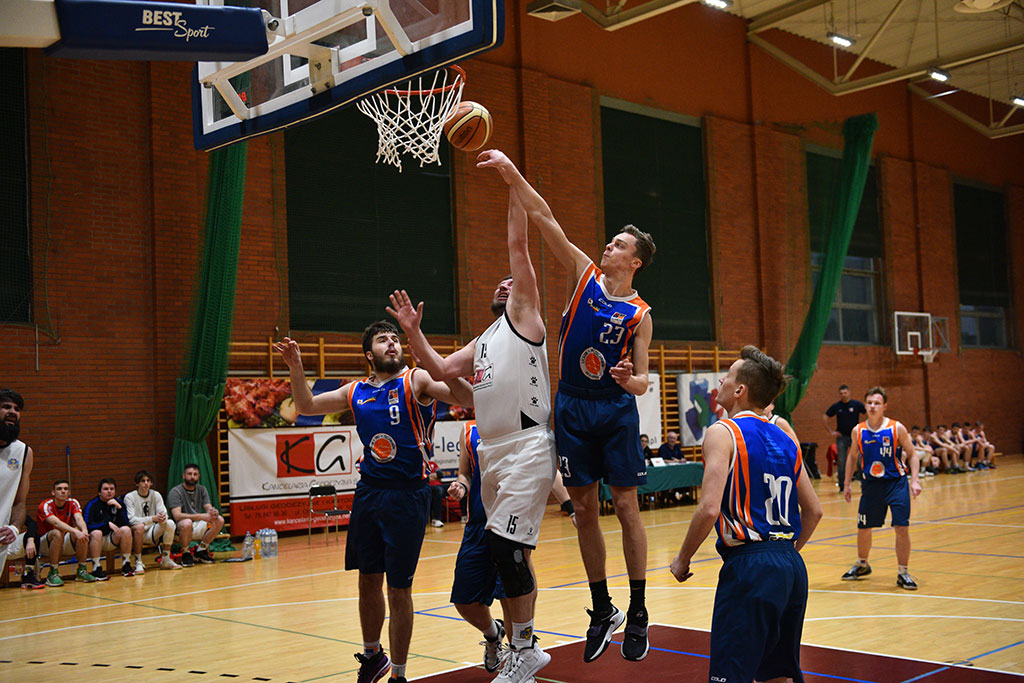 Basket Legnica zdecydowanie wygrywa z UKS SMS Karpacz