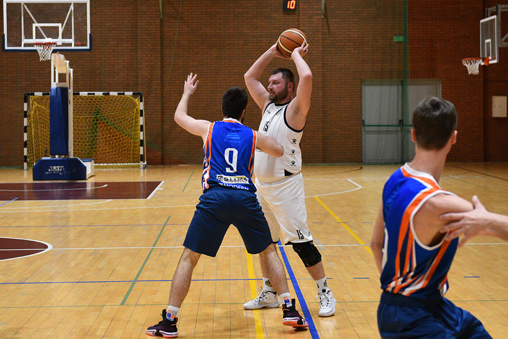 Basket Legnica zdecydowanie wygrywa z UKS SMS Karpacz
