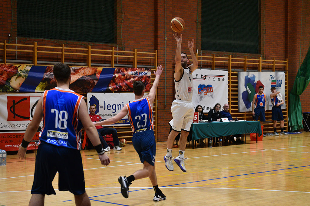 Basket Legnica zdecydowanie wygrywa z UKS SMS Karpacz