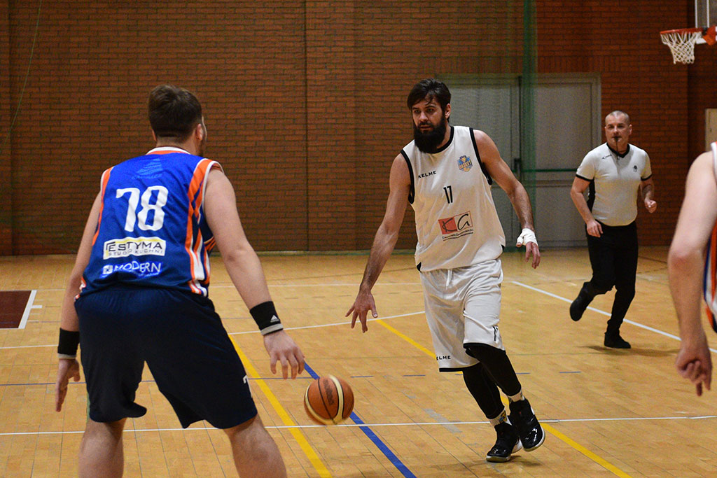 Basket Legnica zdecydowanie wygrywa z UKS SMS Karpacz