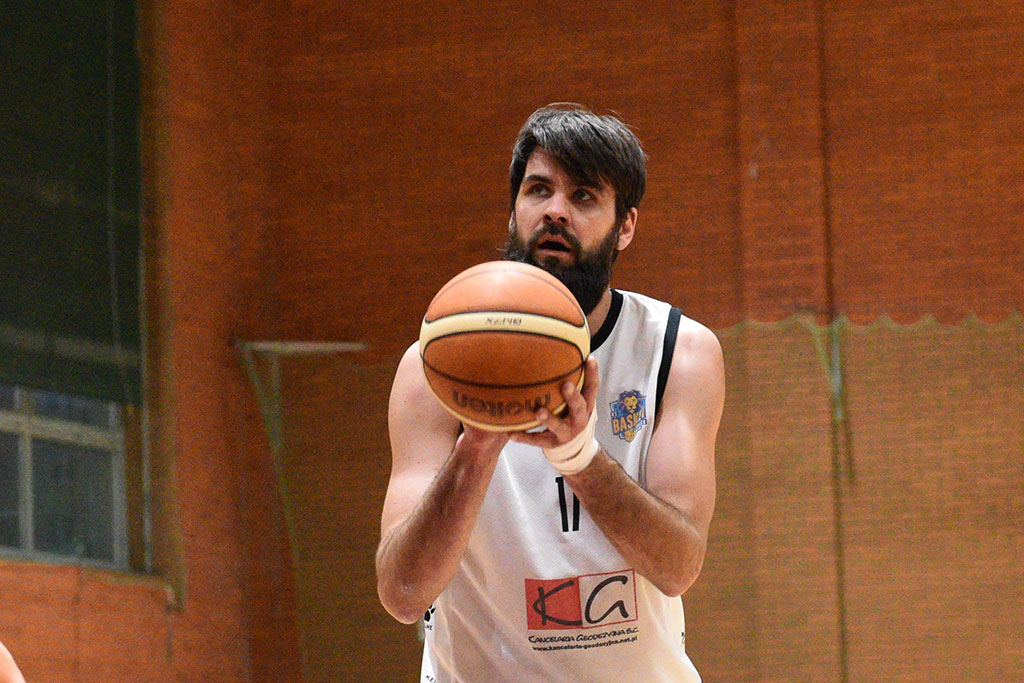 Basket Legnica zdecydowanie wygrywa z UKS SMS Karpacz