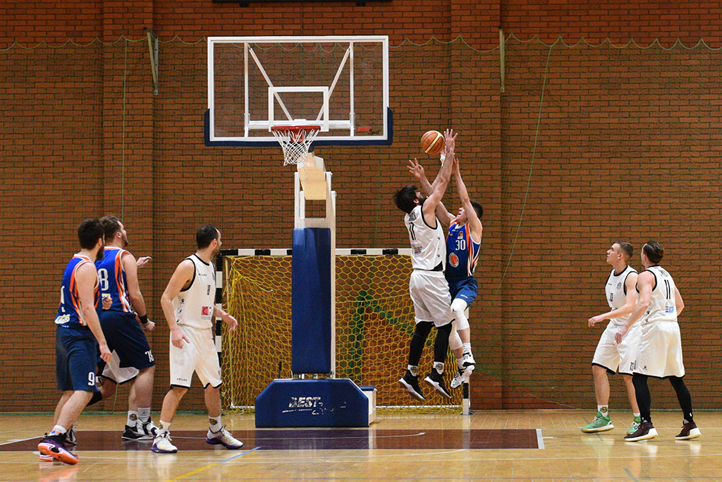 Basket Legnica zdecydowanie wygrywa z UKS SMS Karpacz