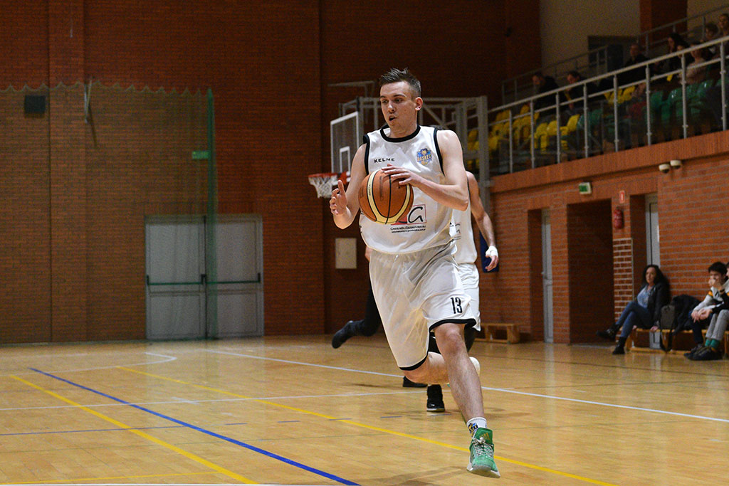 Basket Legnica zdecydowanie wygrywa z UKS SMS Karpacz