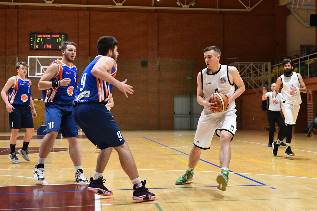 Basket Legnica zdecydowanie wygrywa z UKS SMS Karpacz