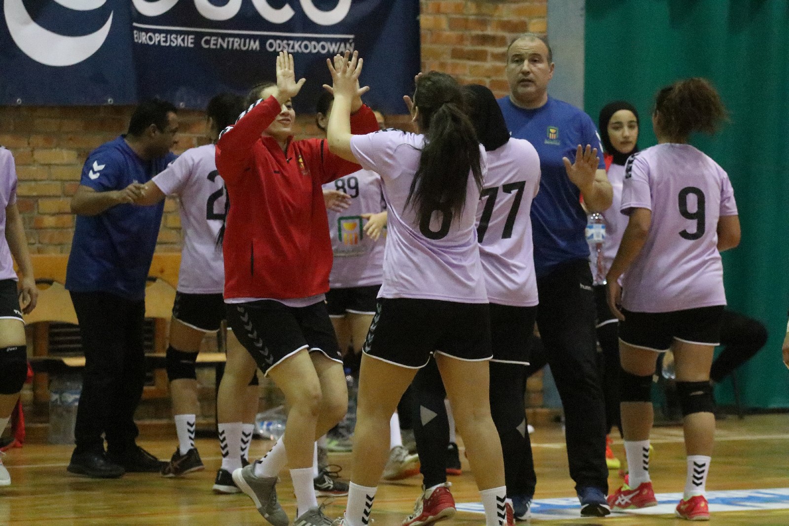 Juniorki UKS Dziewiątki Legnica przegrywają z juniorkami Egiptu