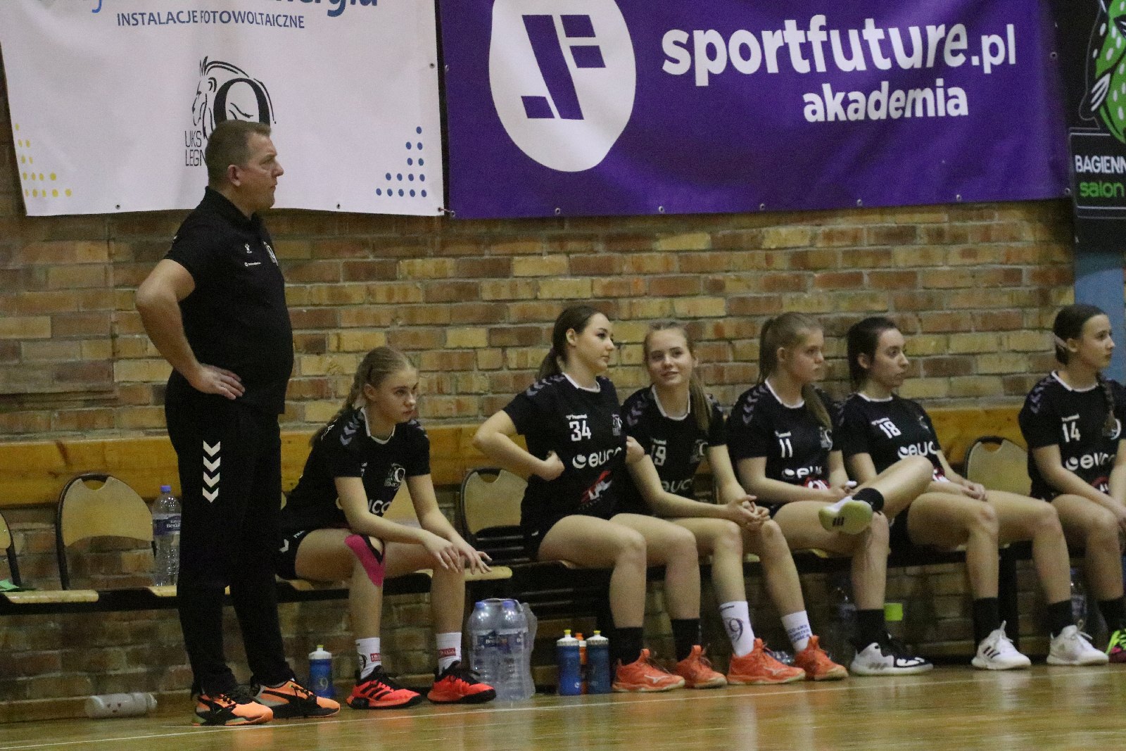 Juniorki UKS Dziewiątki Legnica przegrywają z juniorkami Egiptu
