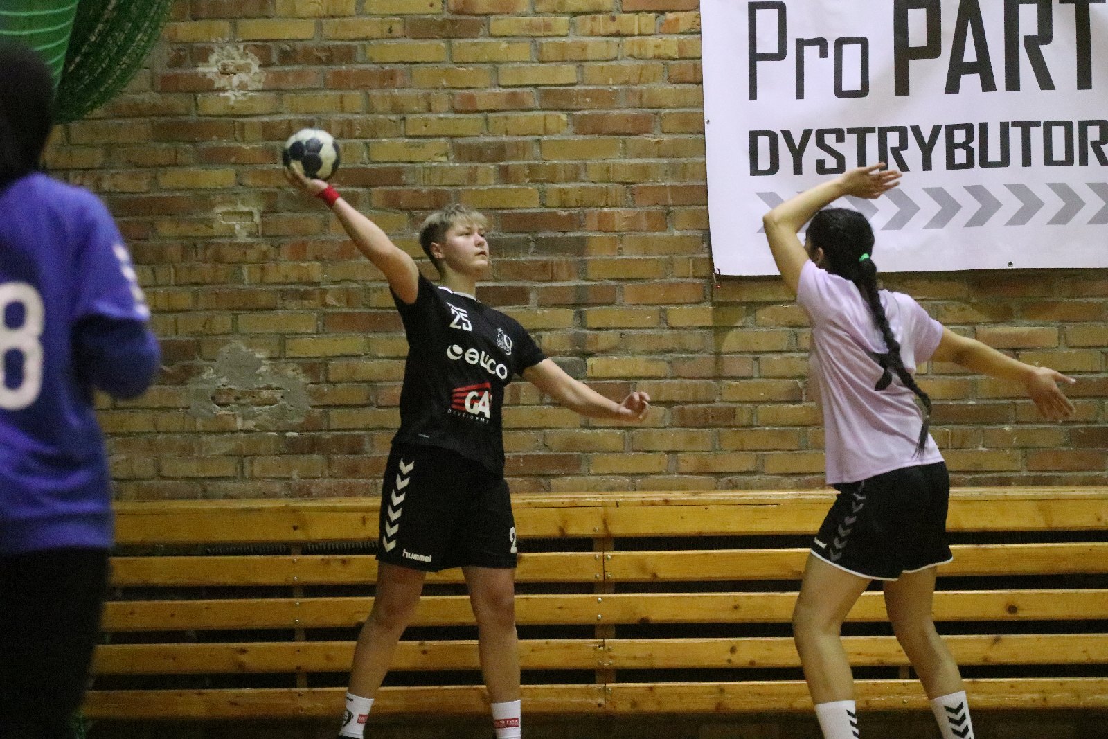 Juniorki UKS Dziewiątki Legnica przegrywają z juniorkami Egiptu
