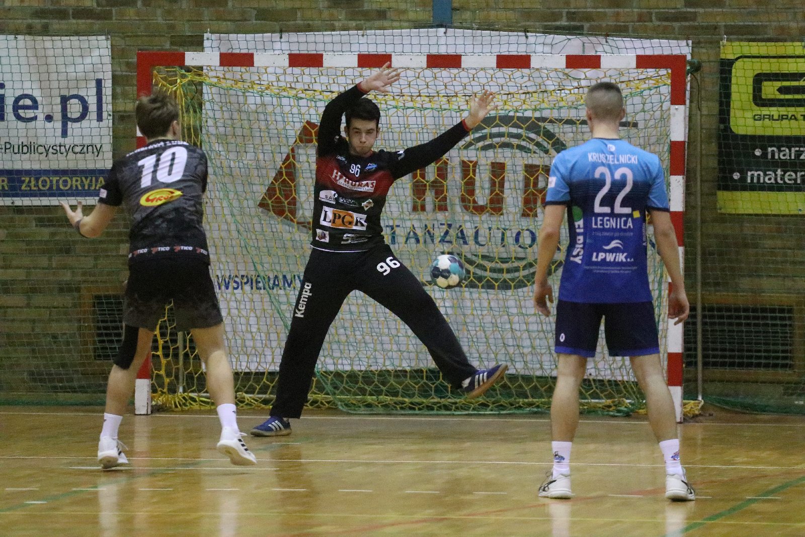 Siódemka Huras Legnica przegrywa w pierwszym meczu turnieju