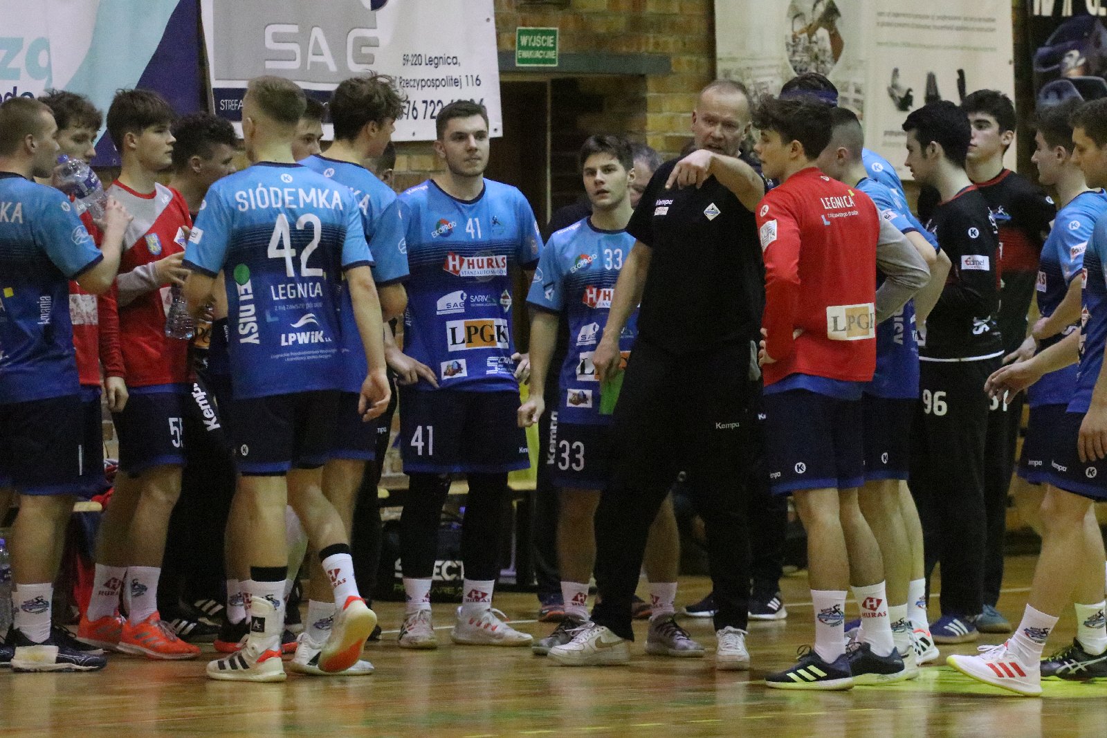 Siódemka Huras Legnica przegrywa w pierwszym meczu turnieju