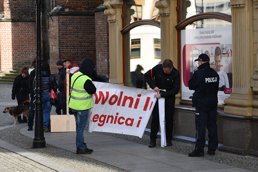 Protestowali przeciwko działaniom Światowej Organizacji Zdrowia