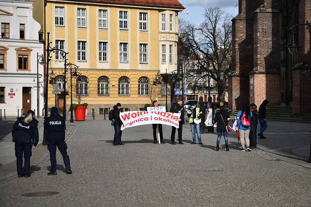Protestowali przeciwko działaniom Światowej Organizacji Zdrowia