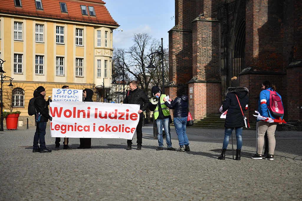Protestowali przeciwko działaniom Światowej Organizacji Zdrowia
