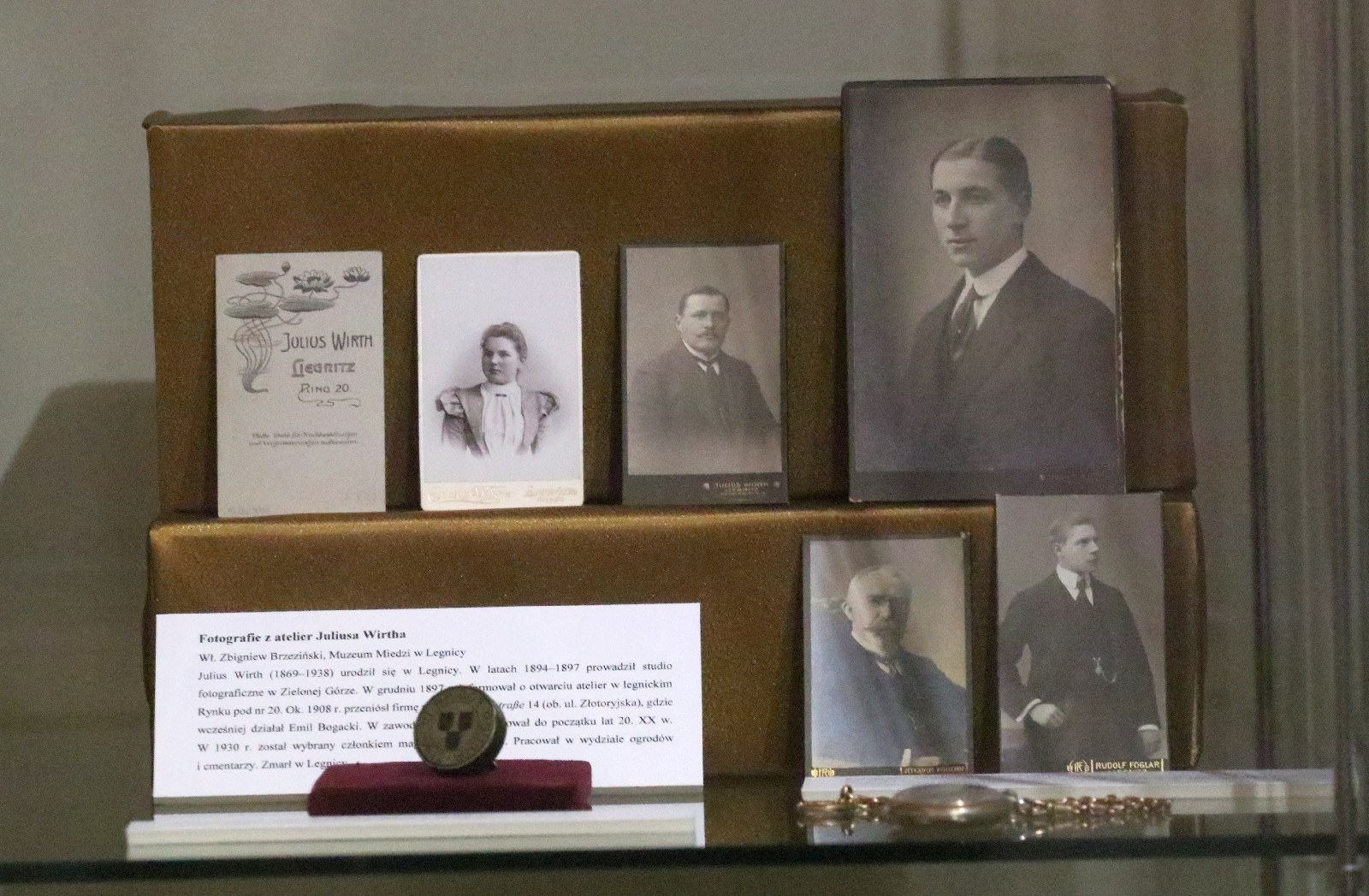 W dawnym atelier. Dzieje fotografii w Legnicy 1839–1939