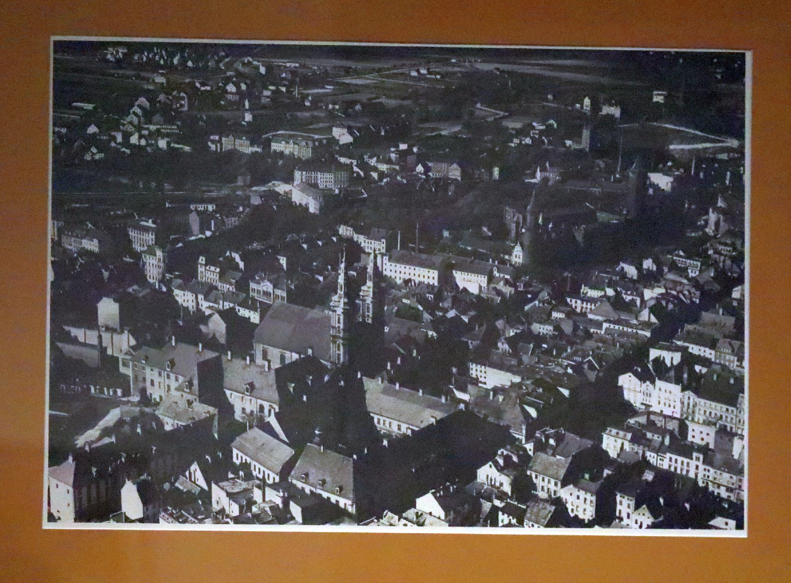 W dawnym atelier. Dzieje fotografii w Legnicy 1839–1939