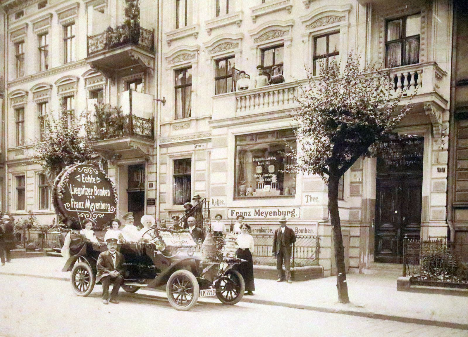 W dawnym atelier. Dzieje fotografii w Legnicy 1839–1939