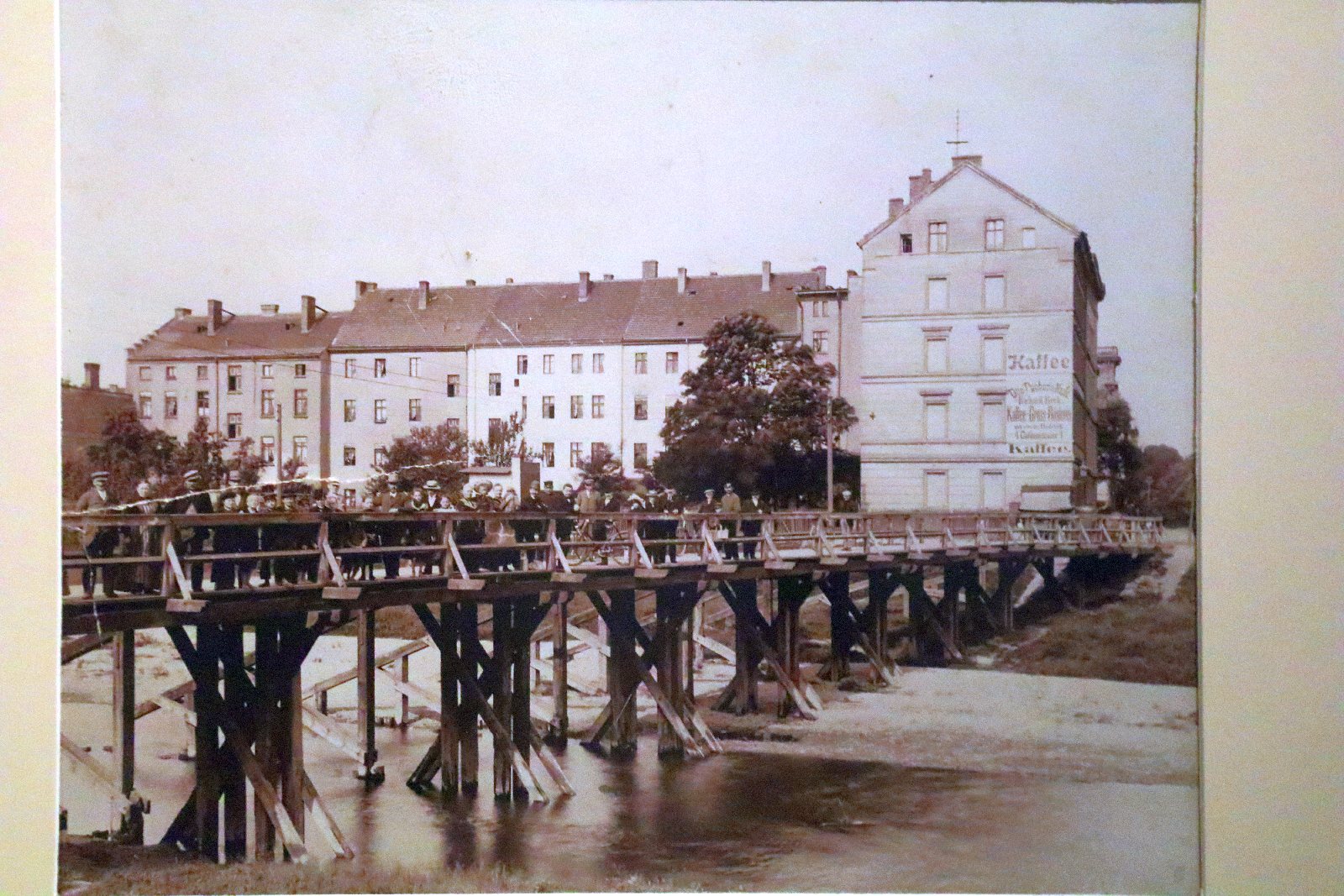 W dawnym atelier. Dzieje fotografii w Legnicy 1839–1939